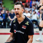 Koca ailede kim ölse en çok o ağlıyor: Gelin hanım yine yas kıyafetini giydi