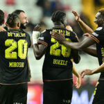 Fiorentina’da taraftarın sabrı taştı: Edin Dzeko, megafonla seslendi!