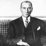 Andrew’un fotoğrafı Louvre’a asıldı