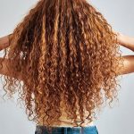 Dökülen saçları yeniden çıkarıyor! 2 ürünle saç fışkırtan karışım