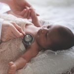 Onca ihtişamlı mirasın içine doğdu… İstese son nefesine kadar dünya nimetlerinin sefasını sürerdi… Düşüne düşüne filozof oldu