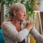 Koyu halkalardan kurtulmak bu kadar basit! 2 malzemenin karışımıyla mucize etki