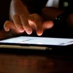 Popüler makyaj trendi ölümüne sebep oluyordu! Tüm vücudunu sardı